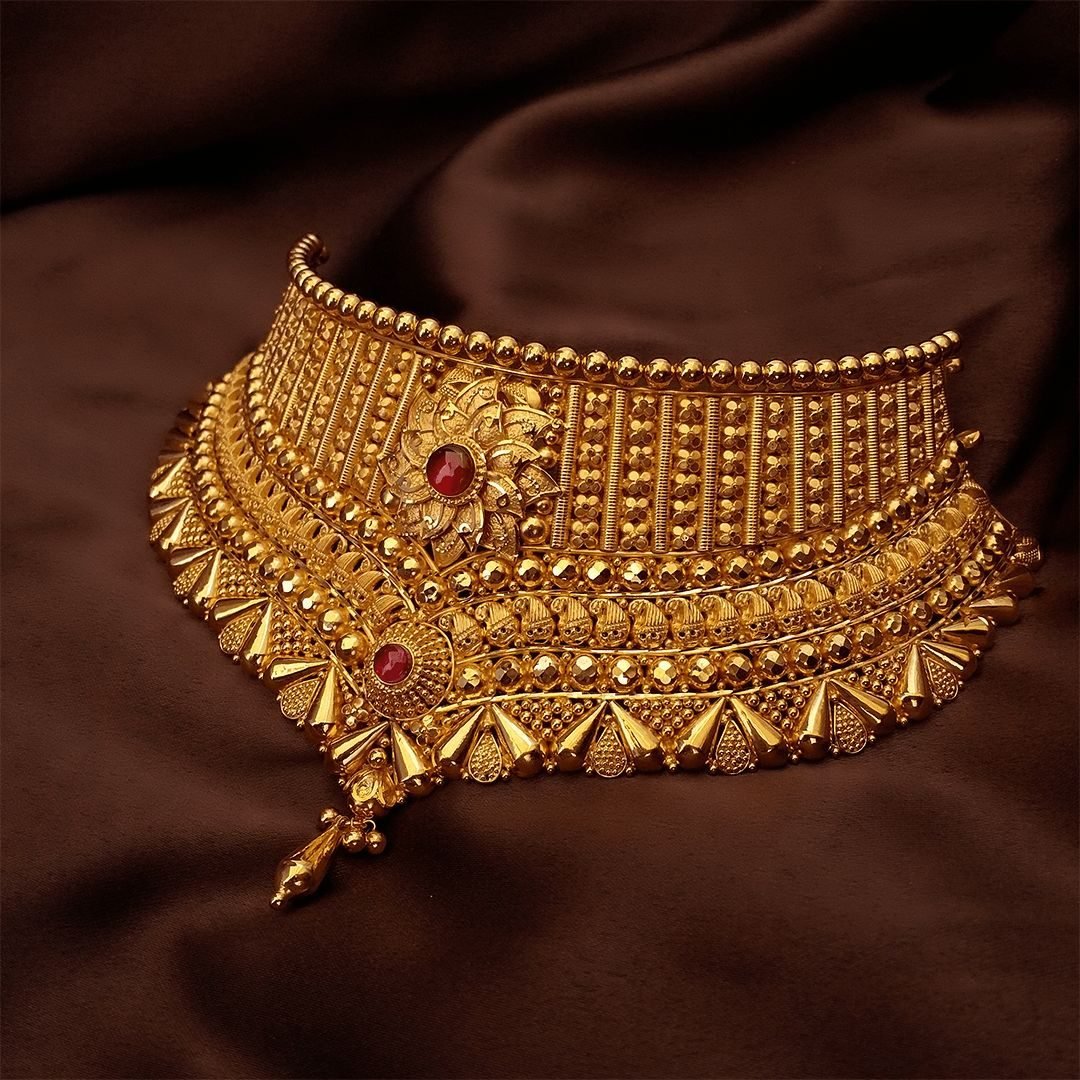 Traditional gold choker necklace